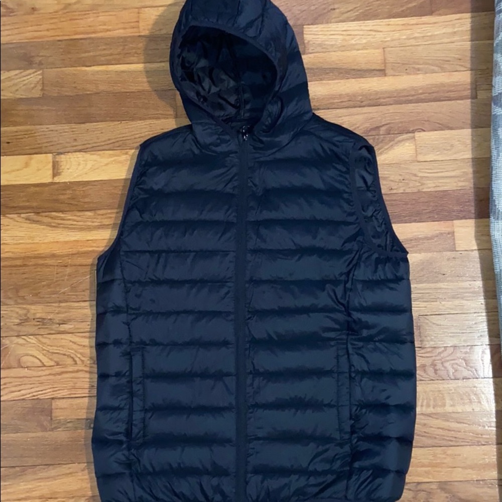 XL Black light weight vest ( with hood )